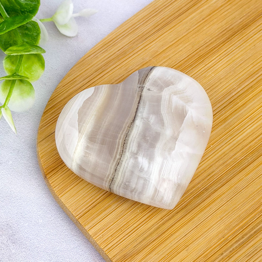 galet en calcite rose fumé