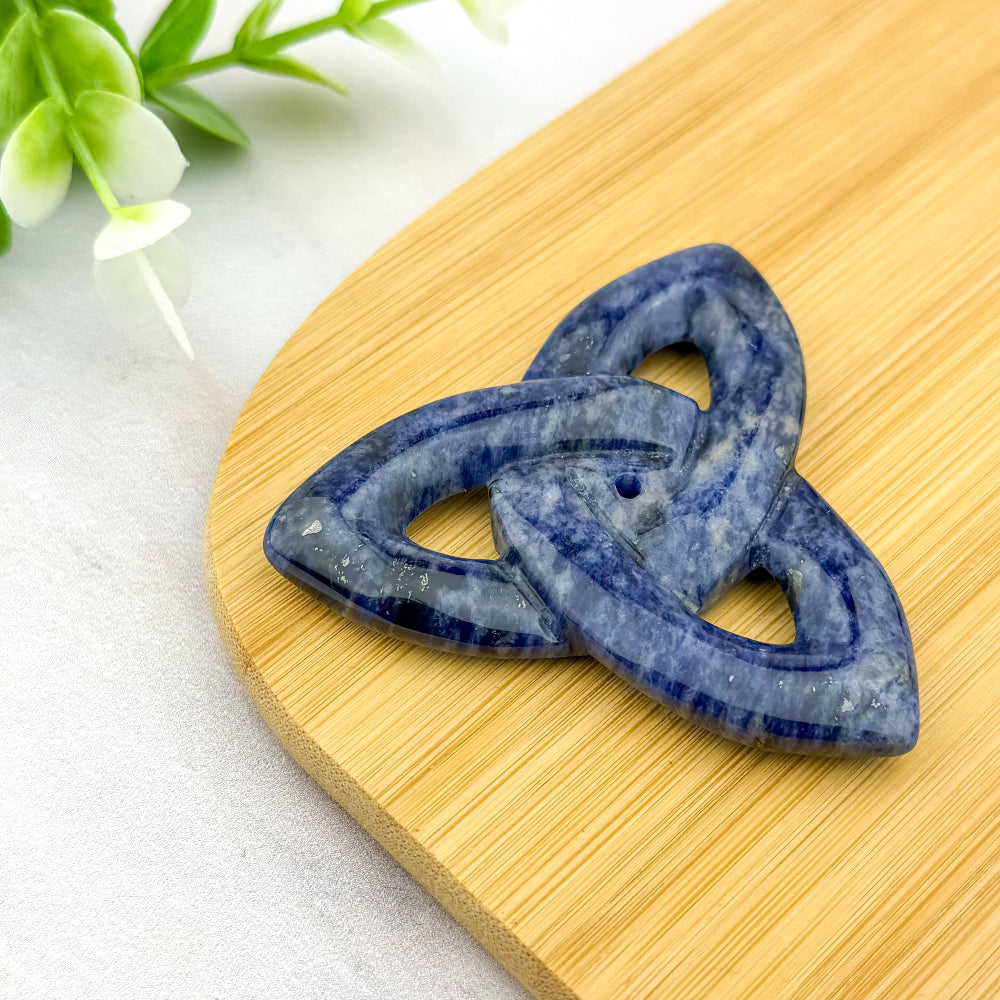 Triquetra en sodalite