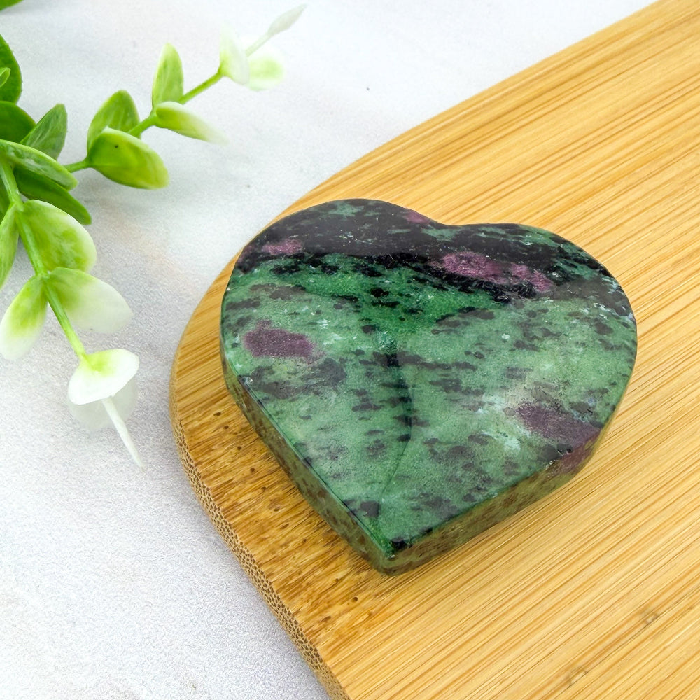 Coeur en rubis zoïsite