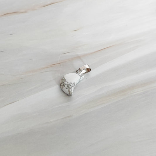 pendentif lune en howlite blanche