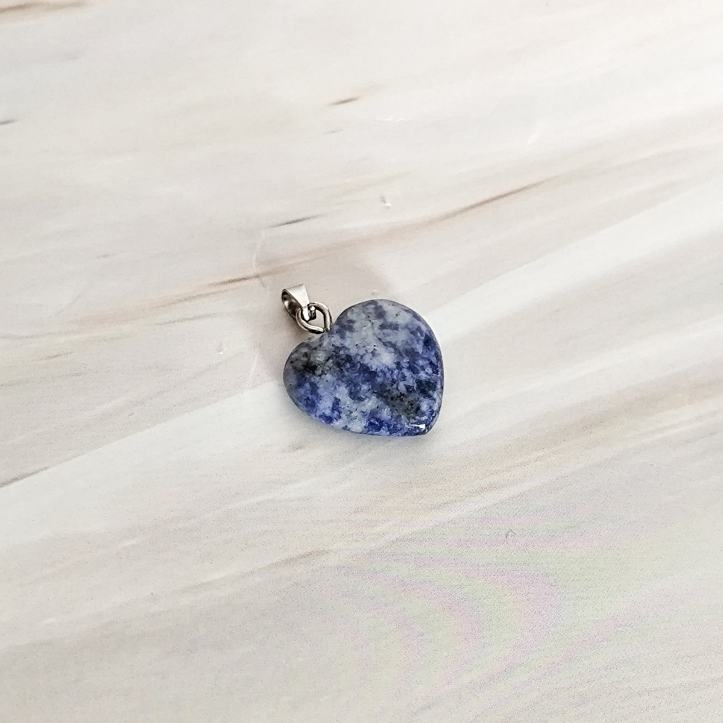 Pendentif coeur en sodalite