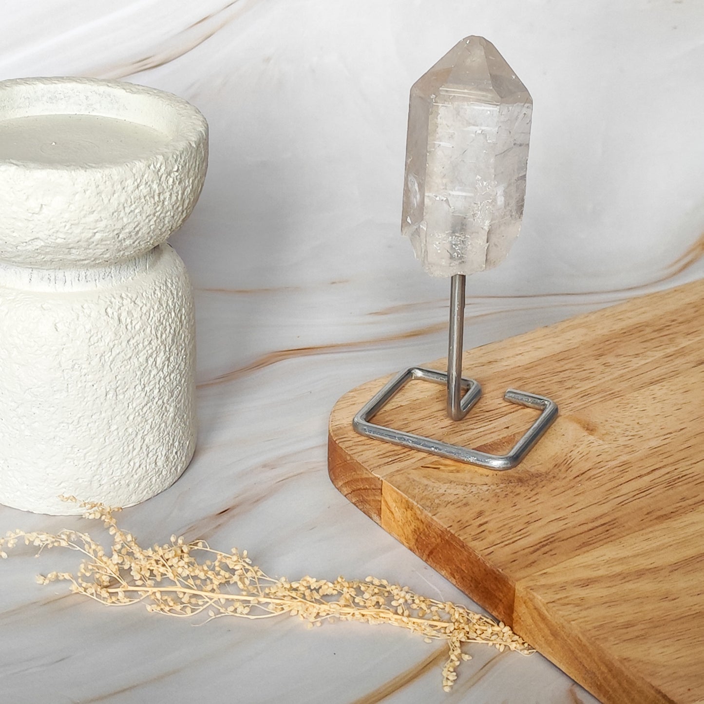 Pointe sur socle en Cristal de Roche