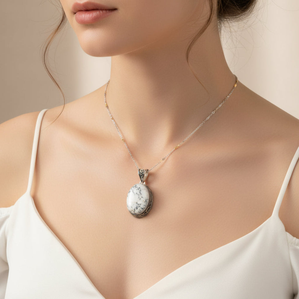 Pendentif oval en opale dendrite