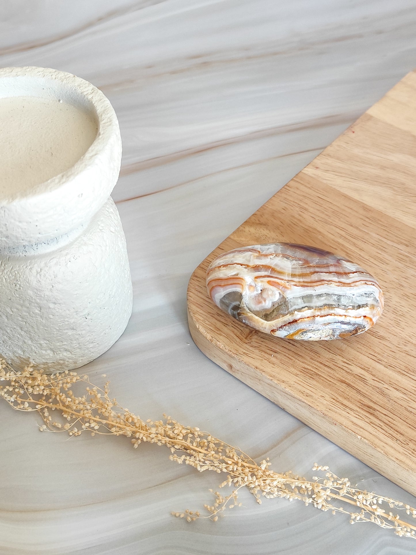 Galet en Aragonite Brune avec cavités