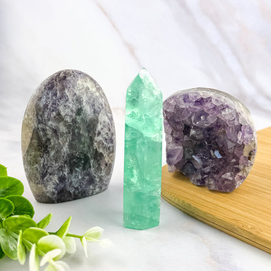 3 pierres idéales quand on est débordé, fluorite, lépidolite et Améthyste