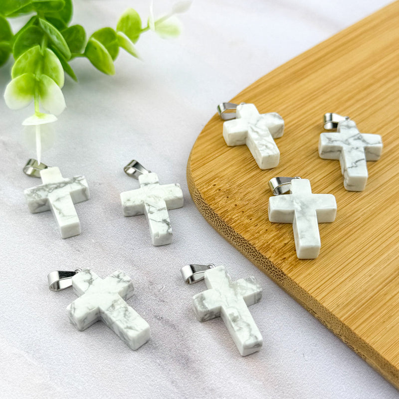 Pendentif croix en Howlite