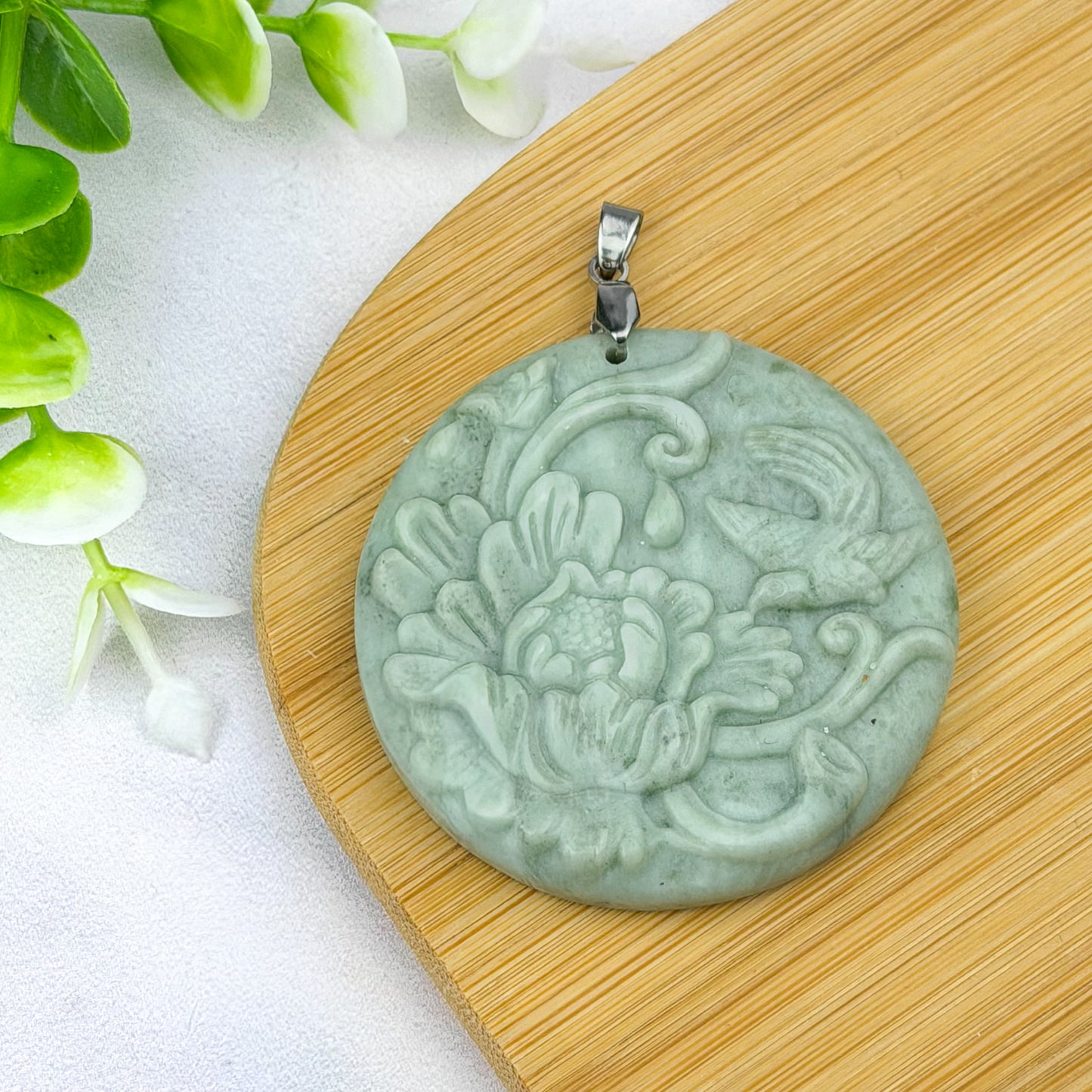 Pendentif fleur et oiseau en Jadéite