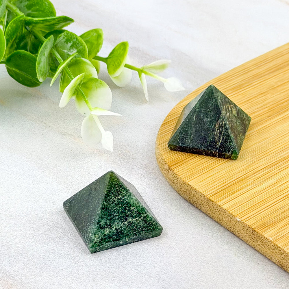 pyramide en fuschite