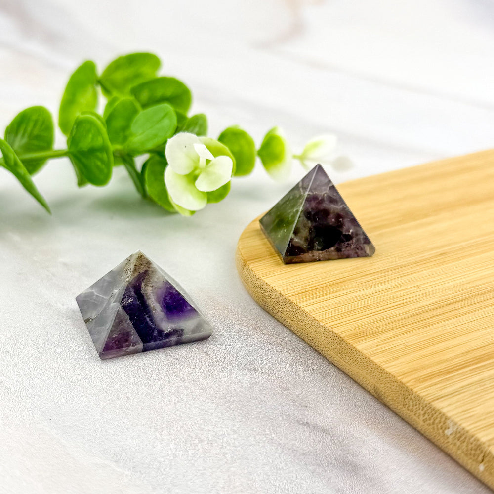 pyramide en améthyste