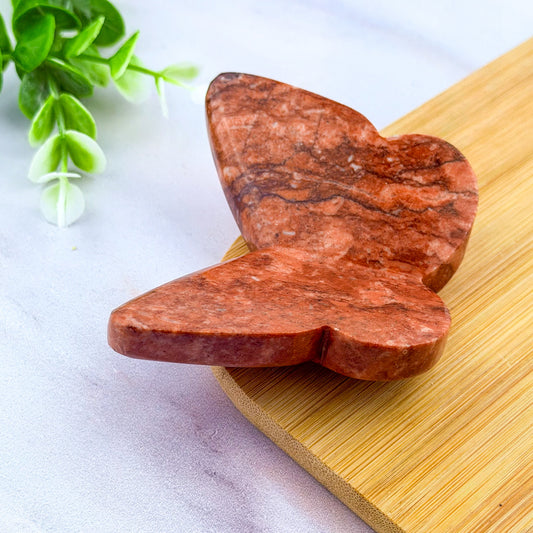 papillon en calcite fraise