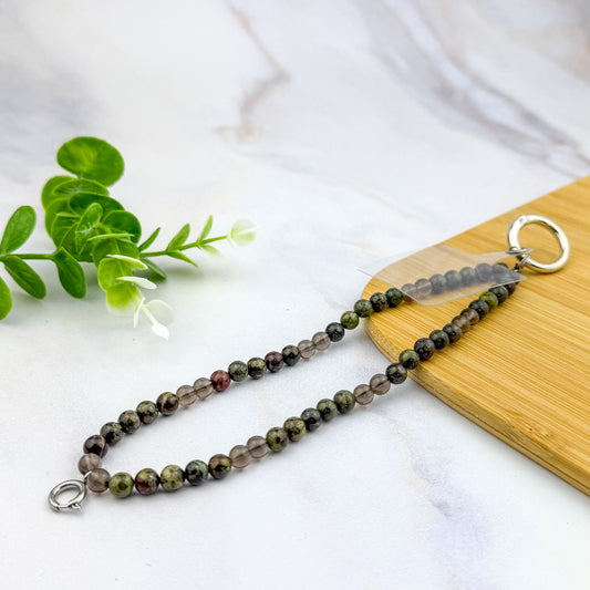 Accroche téléphone personnalisable courage en jaspe sang de dragon et quartz fumé