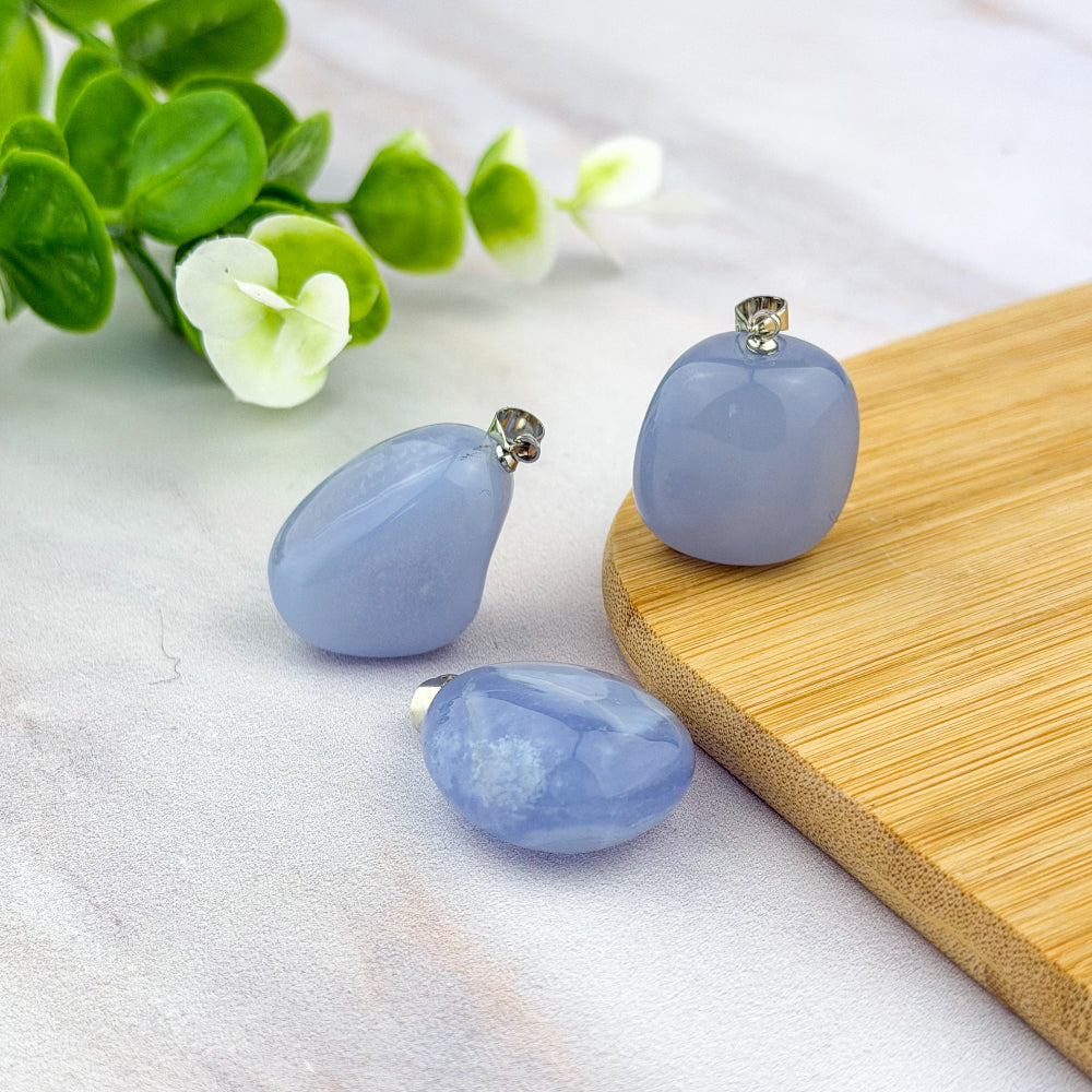 pendentif en calcédoine bleue