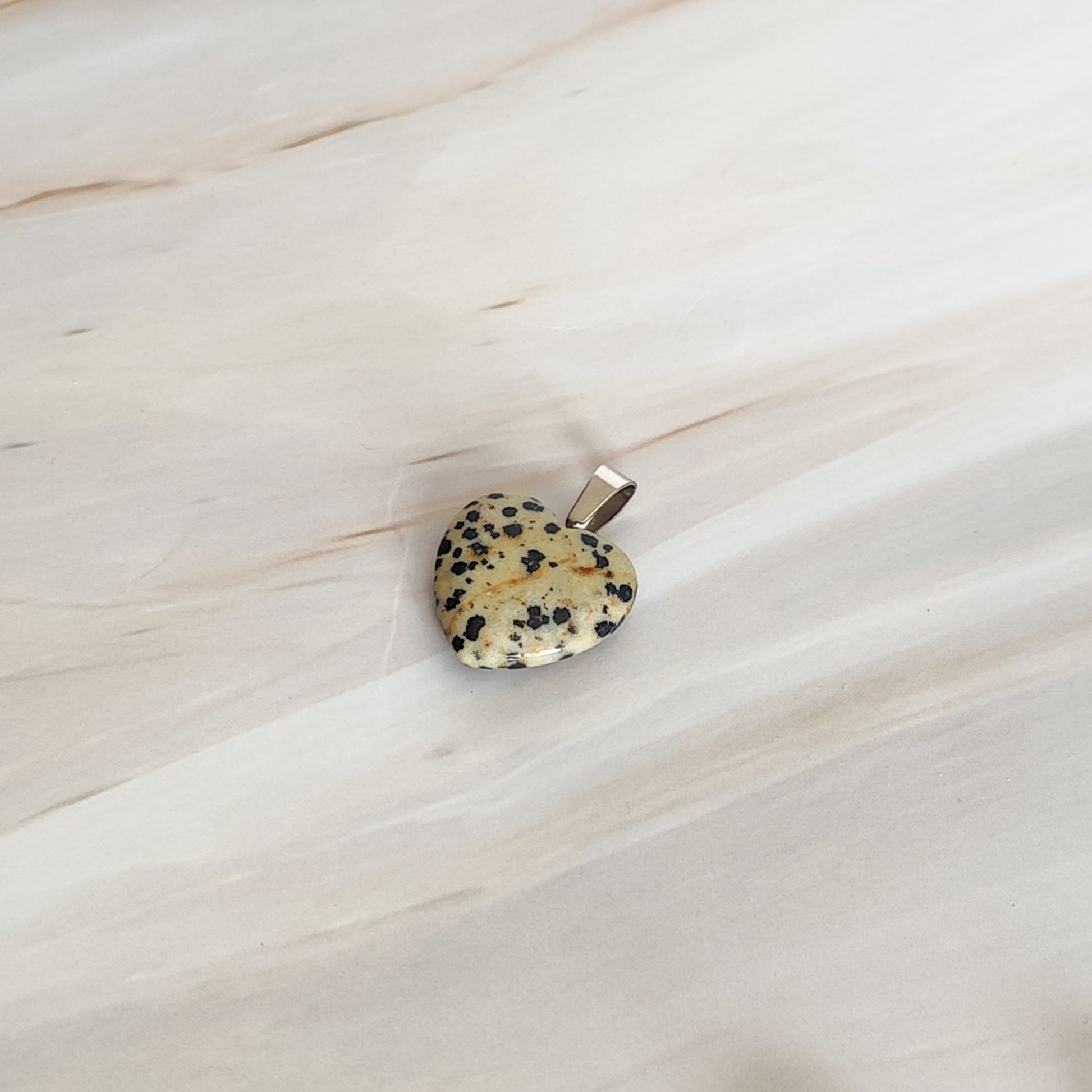 Pendentif coeur en jaspe dalmatien