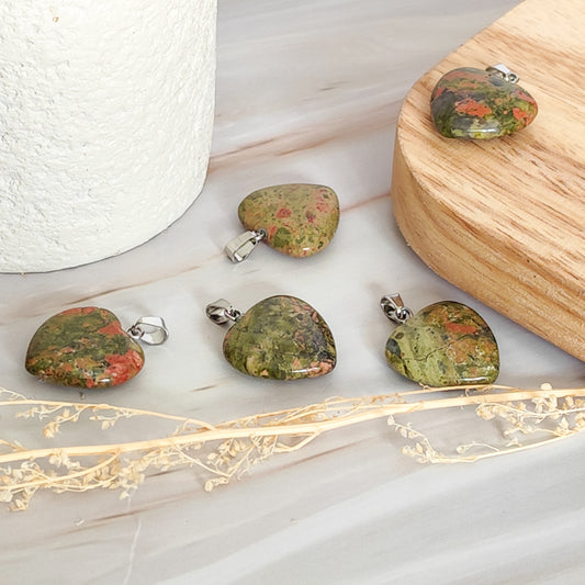 Pendentif coeur en unakite