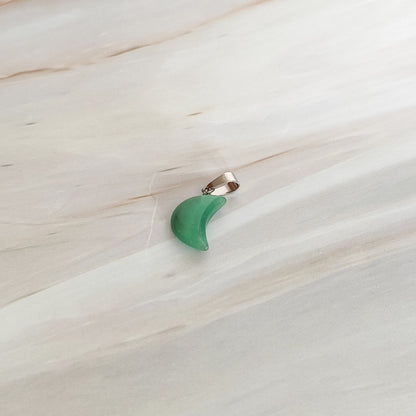pendentif lune en aventurine verte