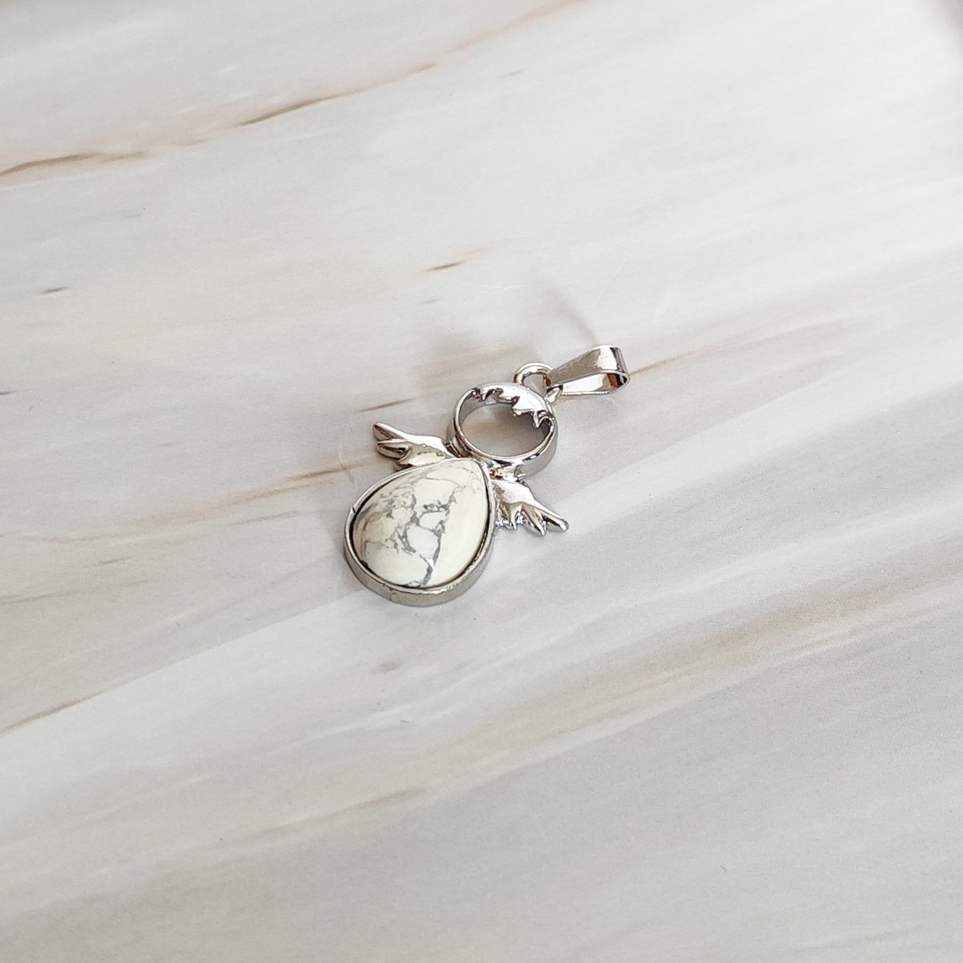 pendentif en howlite blanche