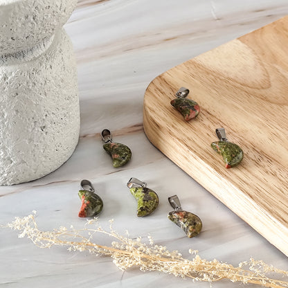 Pendentif lune en unakite