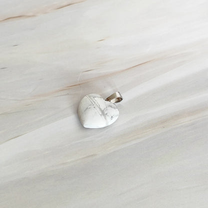 pendentif coeur en howlite blanche