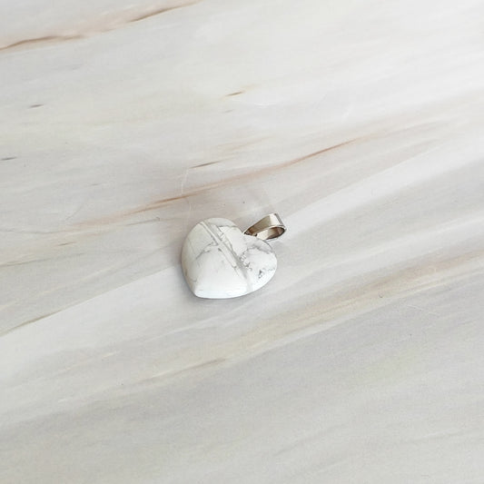 pendentif coeur en howlite blanche