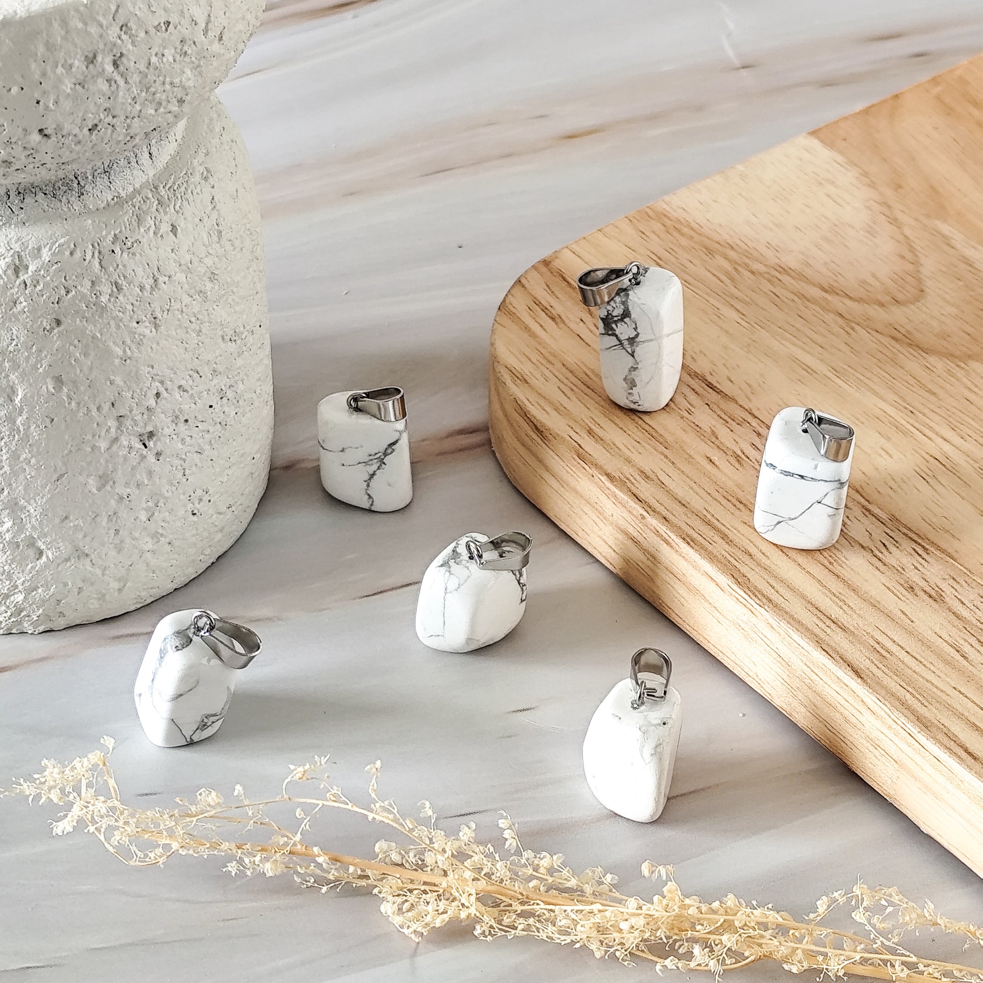 pendentif en howlite blanche