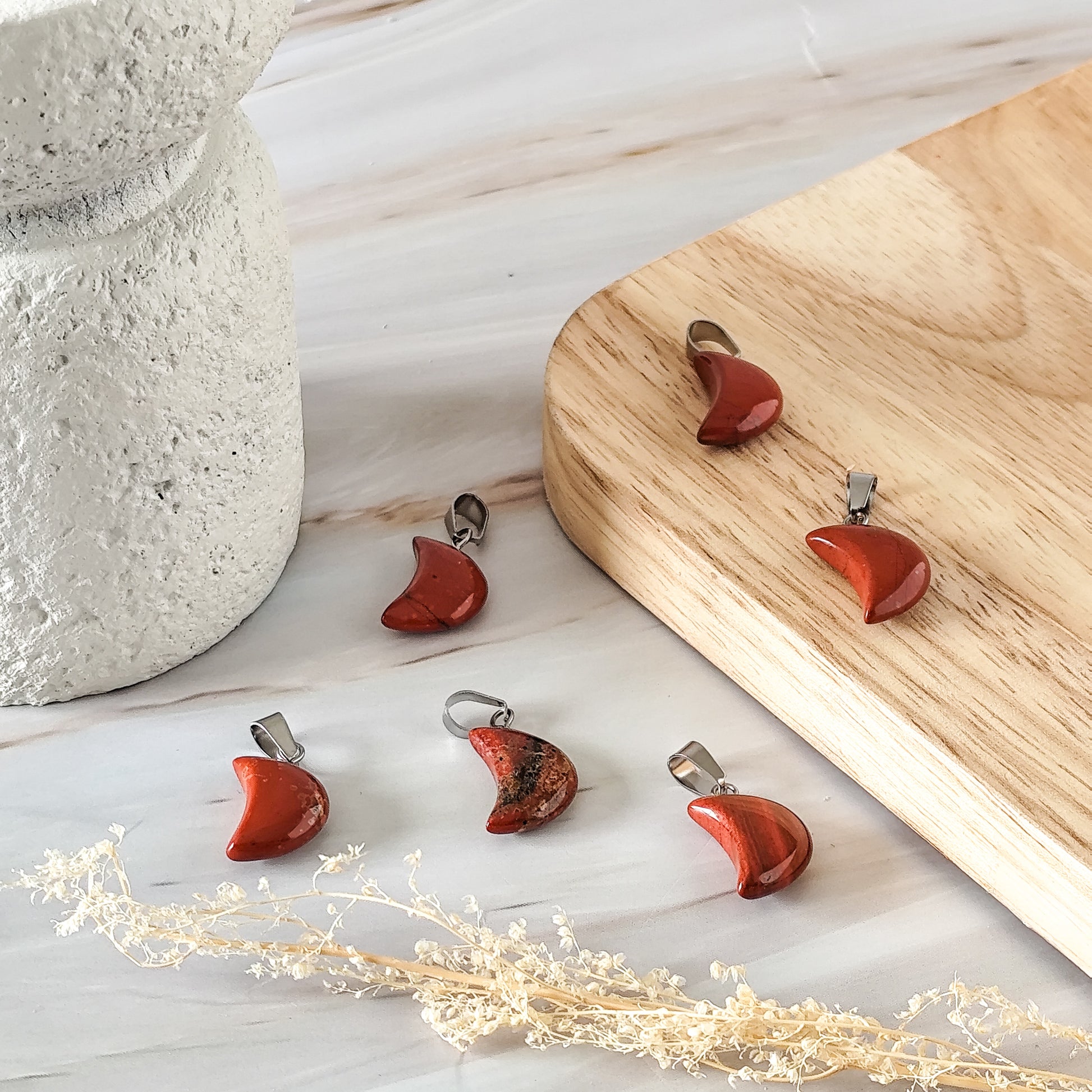 Pendentif en jaspe rouge