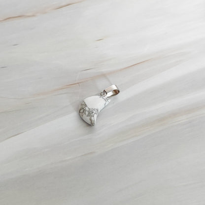 pendentif lune en howlite blanche