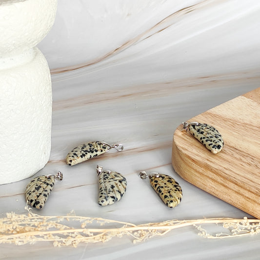 pendentif aile d'ange en jaspe dalmatien