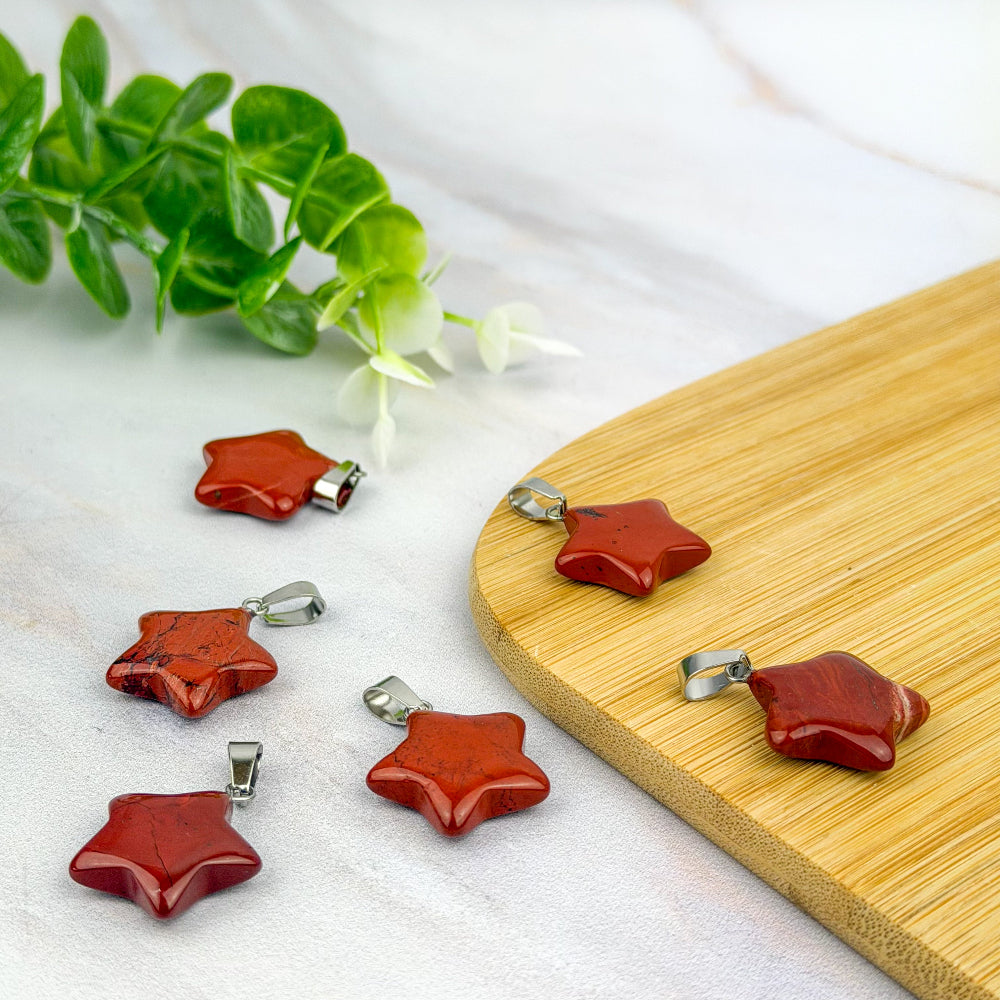 Pendentif étoile en jaspe rouge