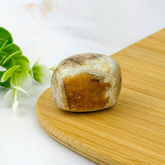 Pierre roulée en agate crazy lace jaune druzy