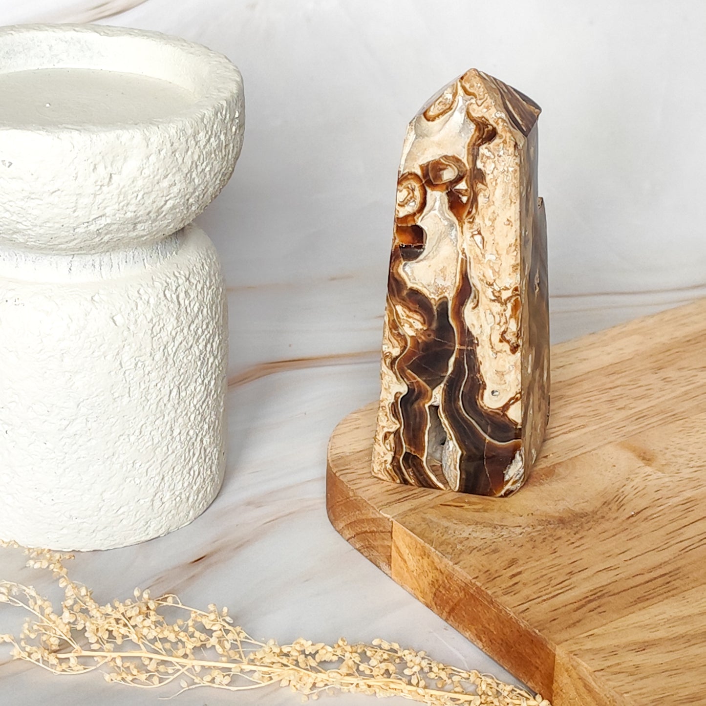 Pointe en Calcite Chocolat avec cavités