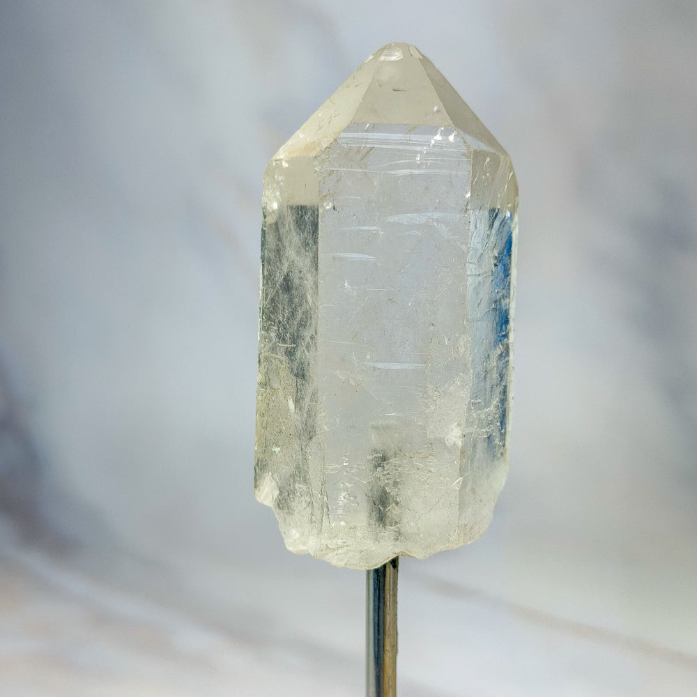socle avec cristal de roche