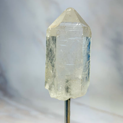 socle avec cristal de roche