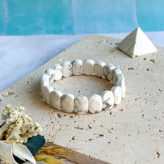 Bracelet facetté en howlite blanche