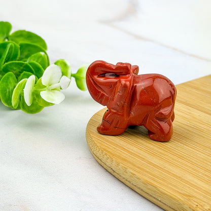 éléphant en jaspe rouge