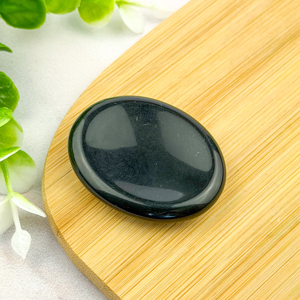 worry stone en obsidienne noire
