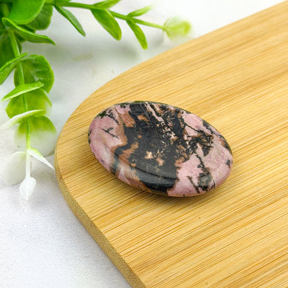 worry stone en rhodonite