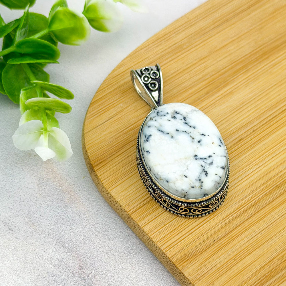 pendentif en argent 925 et opale dendrite