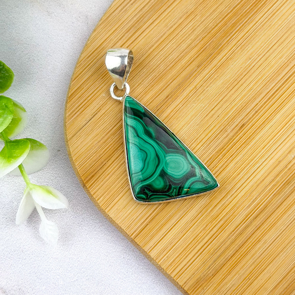Pendentif triangulaire en malachite