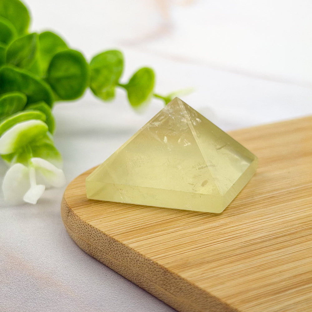 Pyramide en pierre de Citrine