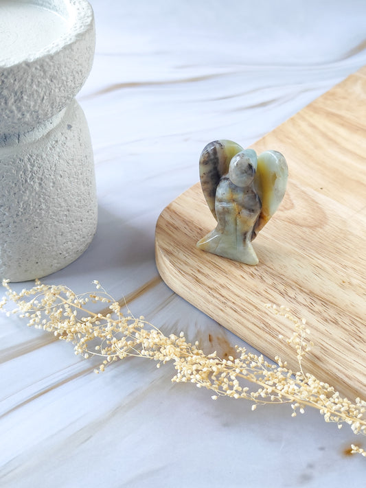 Ange en Amazonite multicolore avec cavité