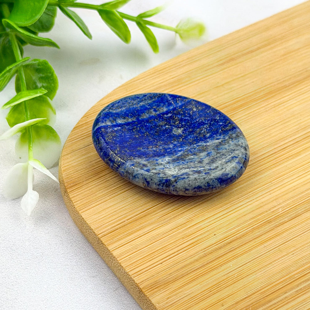 galet incurvé en lapis lazuli